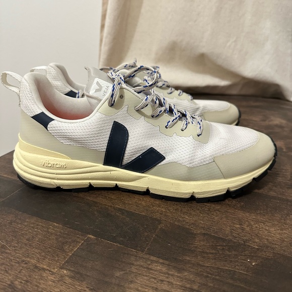 Veja Men's Sneakers - Picture 1 of 4
